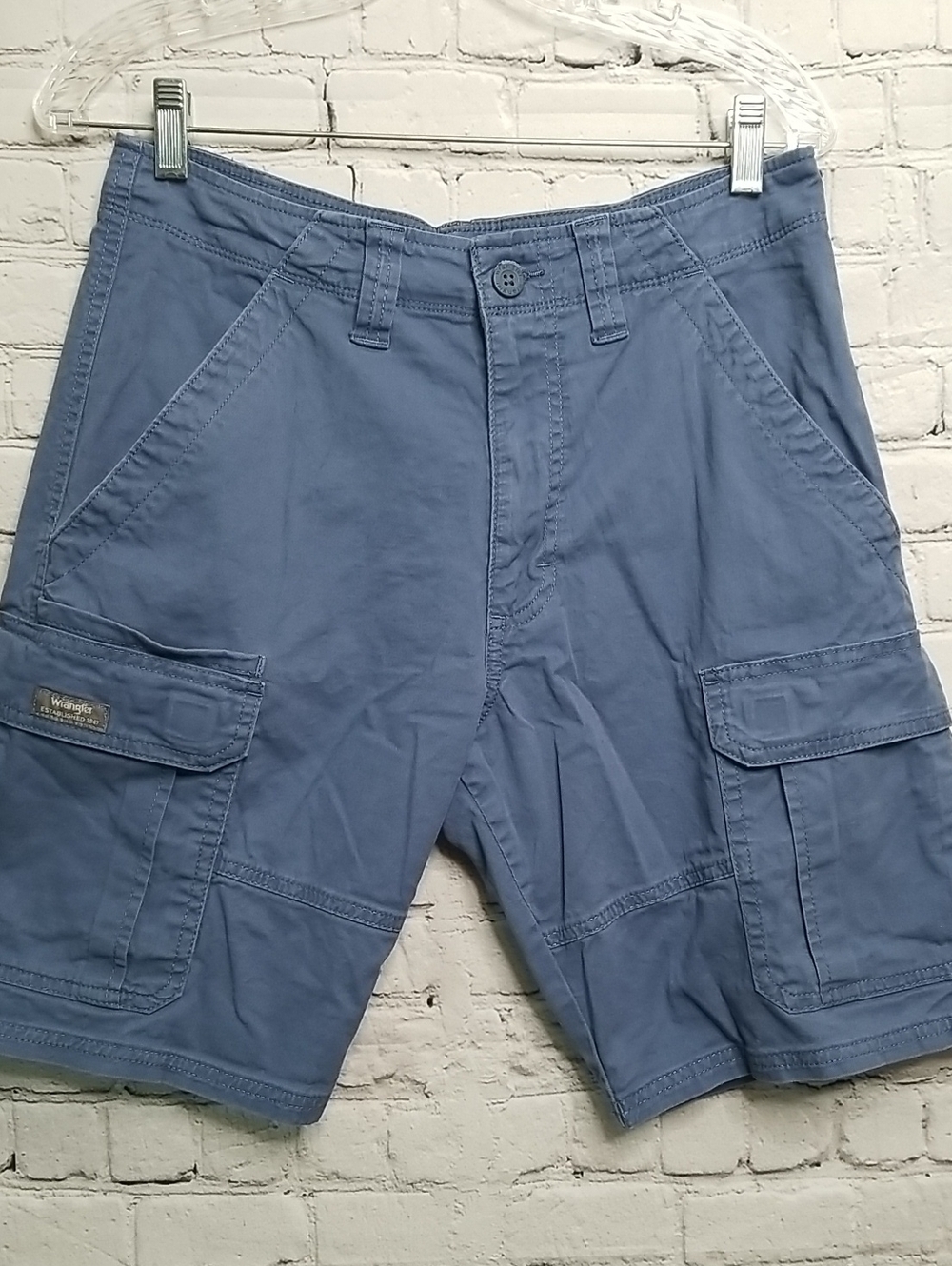 Wrangler "Relaxed Fit" mens cargo shorts size Small sky blue EUC